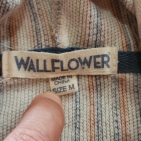 Wallflower Baja Hoodie Pullover M Boho Southwestern Striped Kangaroo Pocket Top - Picture 6 of 7